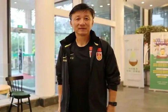 国米副队长巴雷拉正在和俱乐部进行续约谈判，国米新闻网认为，球员会和国米续约，国米已经明确表示想要把目前2026年到期的合同延长至2028年，并把年薪提高到650万欧元，这个薪水符合巴雷拉的期望。